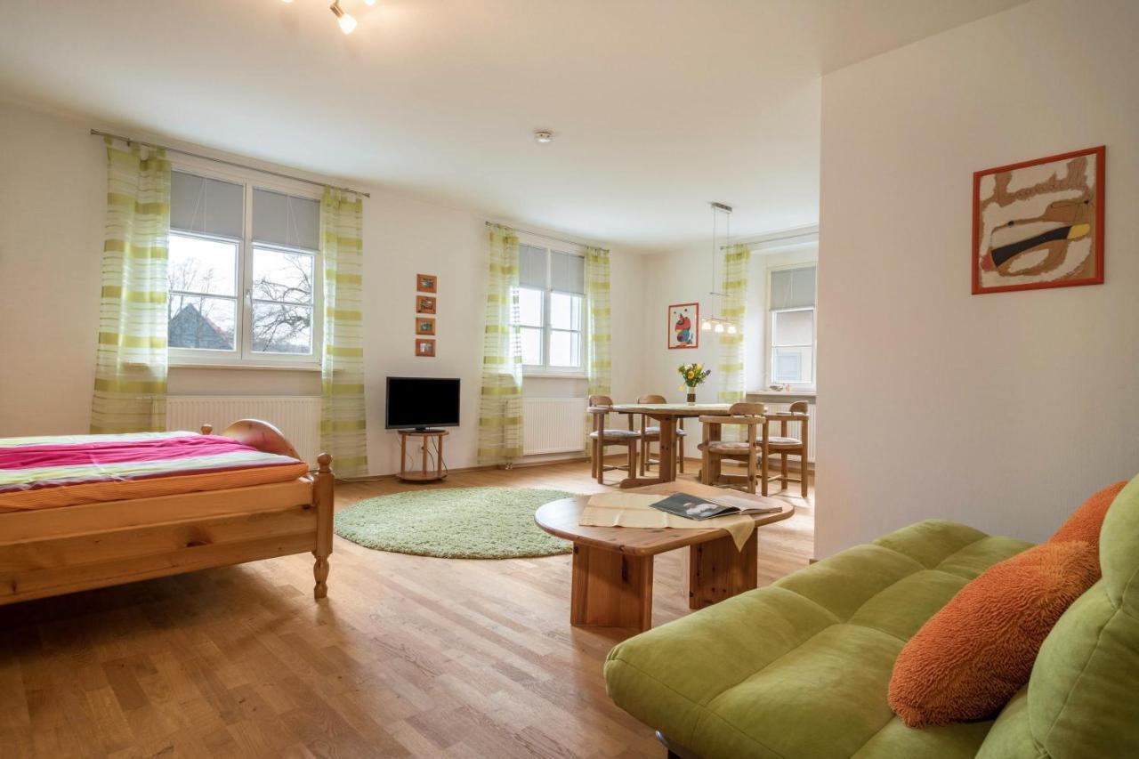 Ferienwohnung Am Schloss Heiligenborn Extérieur photo