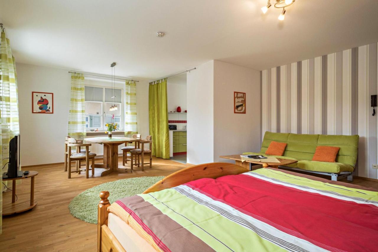 Ferienwohnung Am Schloss Heiligenborn Extérieur photo