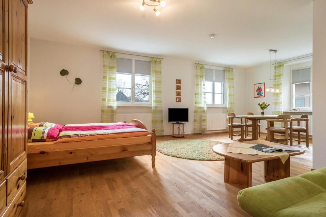Ferienwohnung Am Schloss Heiligenborn Extérieur photo